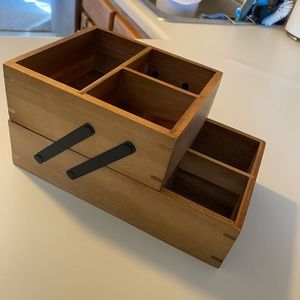 Threshold vanity organizer